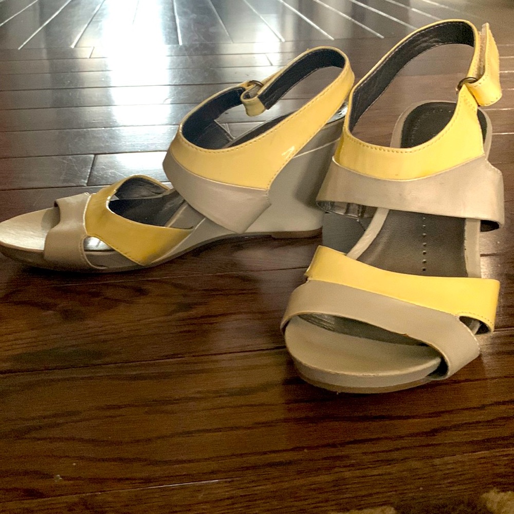 Naturalizer wedges